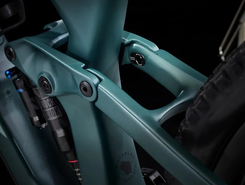 Trek Slash 9.8 XT Enduro Full Suspension Mountain Bike 2023 in Matte Juniper-9